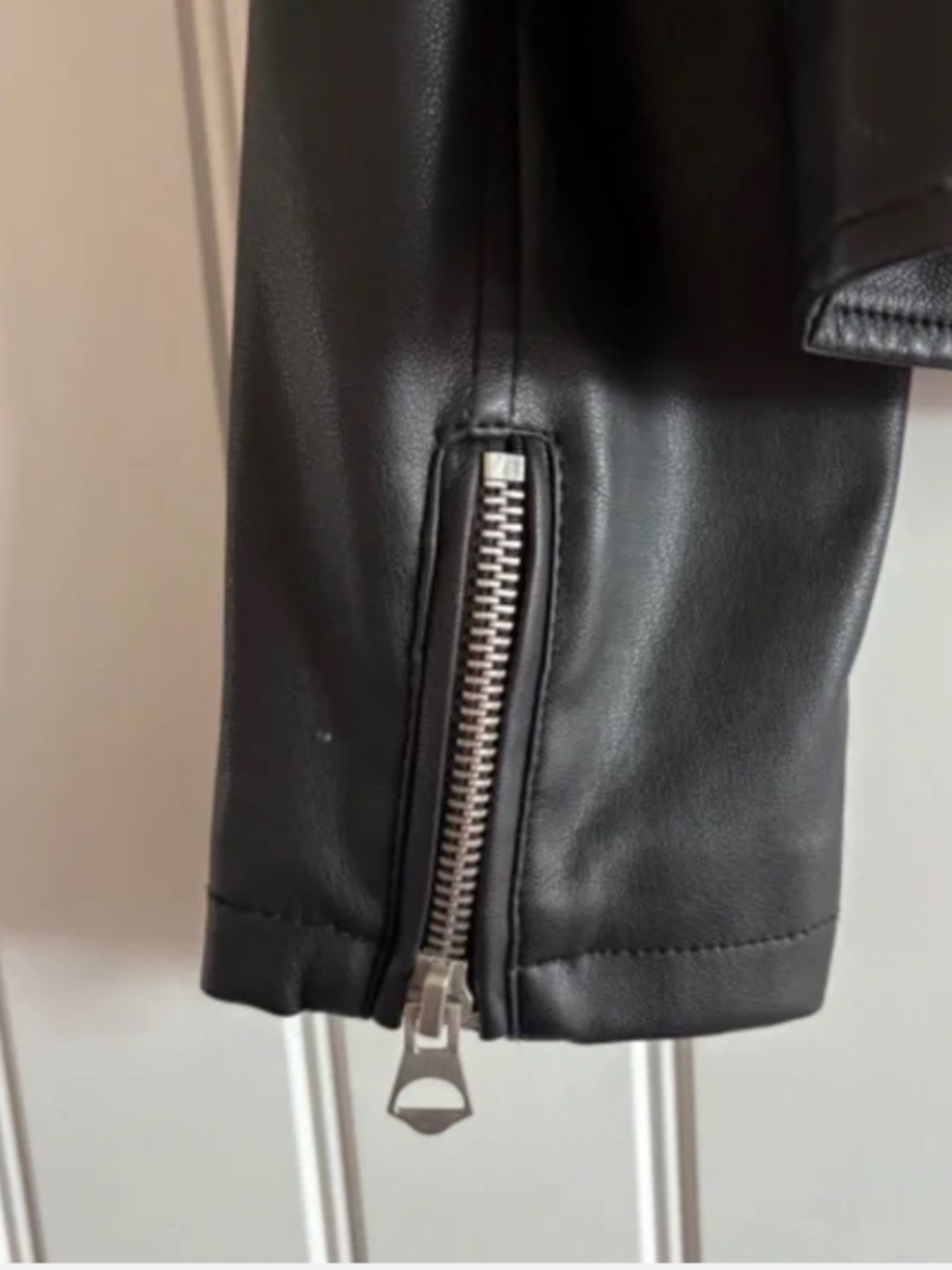 Scoop NYC Women’s Black Faux Leather Motorcycle Jacket Size Small (4-6) NWT - Picture 6 of 10